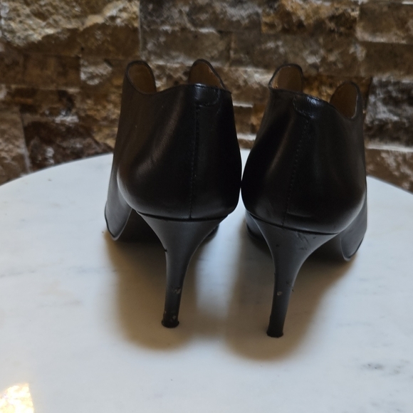 Nine West Elegant Black Peep Toe Heels - Picture 3 of 4